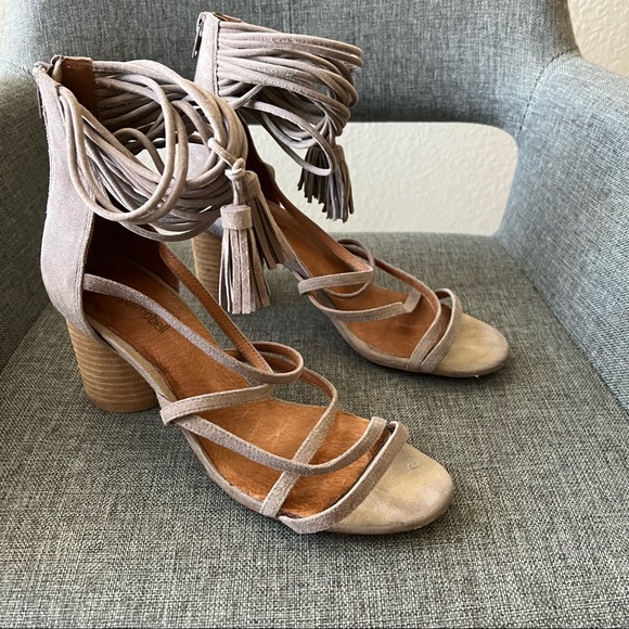 Jeffrey campbell Despina Suede Strappy Tassel Round Heel Womens Sandals Size 8.5 - Picture 2 of 8